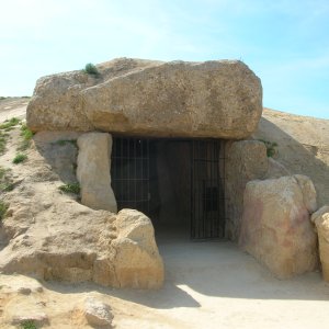 Dolmen_de_Menga_Antequera.jpeg