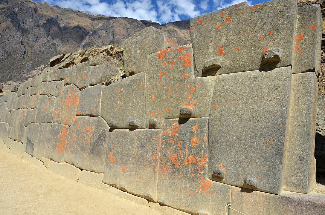 1087px-Ollantaytambo_-_panoramio_(7).jpeg