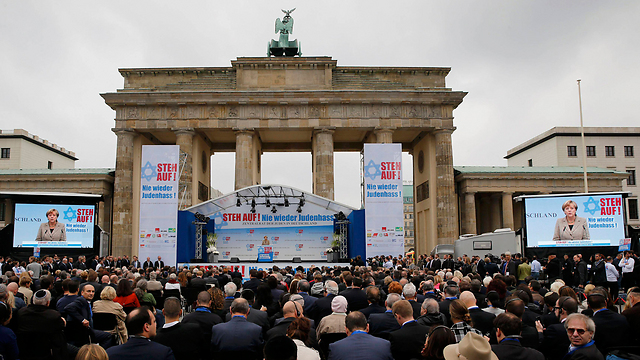 kike servent merkel rallying against antisemitism in Berlin